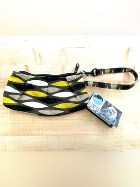 KAVU Kennedy Black/Yellow Zip Clutch, NWT